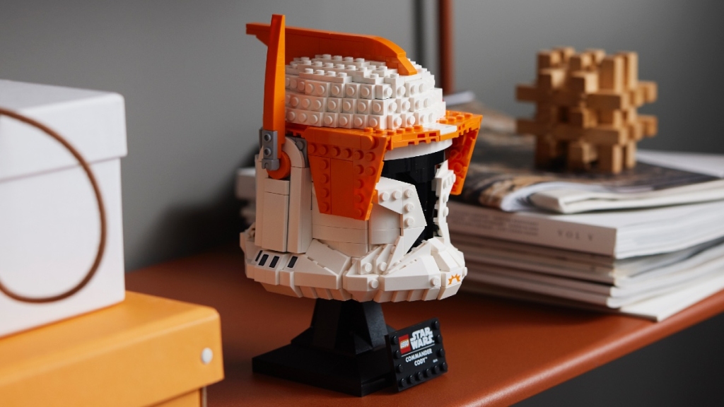 LEGO Star Wars 75350 Clone Commander Cody Helmet lifestyle featured 1 1024x576