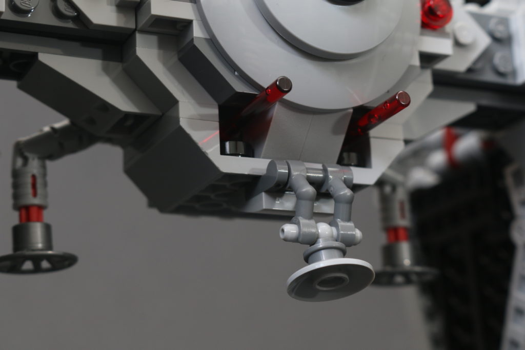 Build a LEGO Mandalorian Outland folding TIE Fighter 32