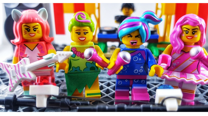 Brick Pic of the Day: Are we in a musical?