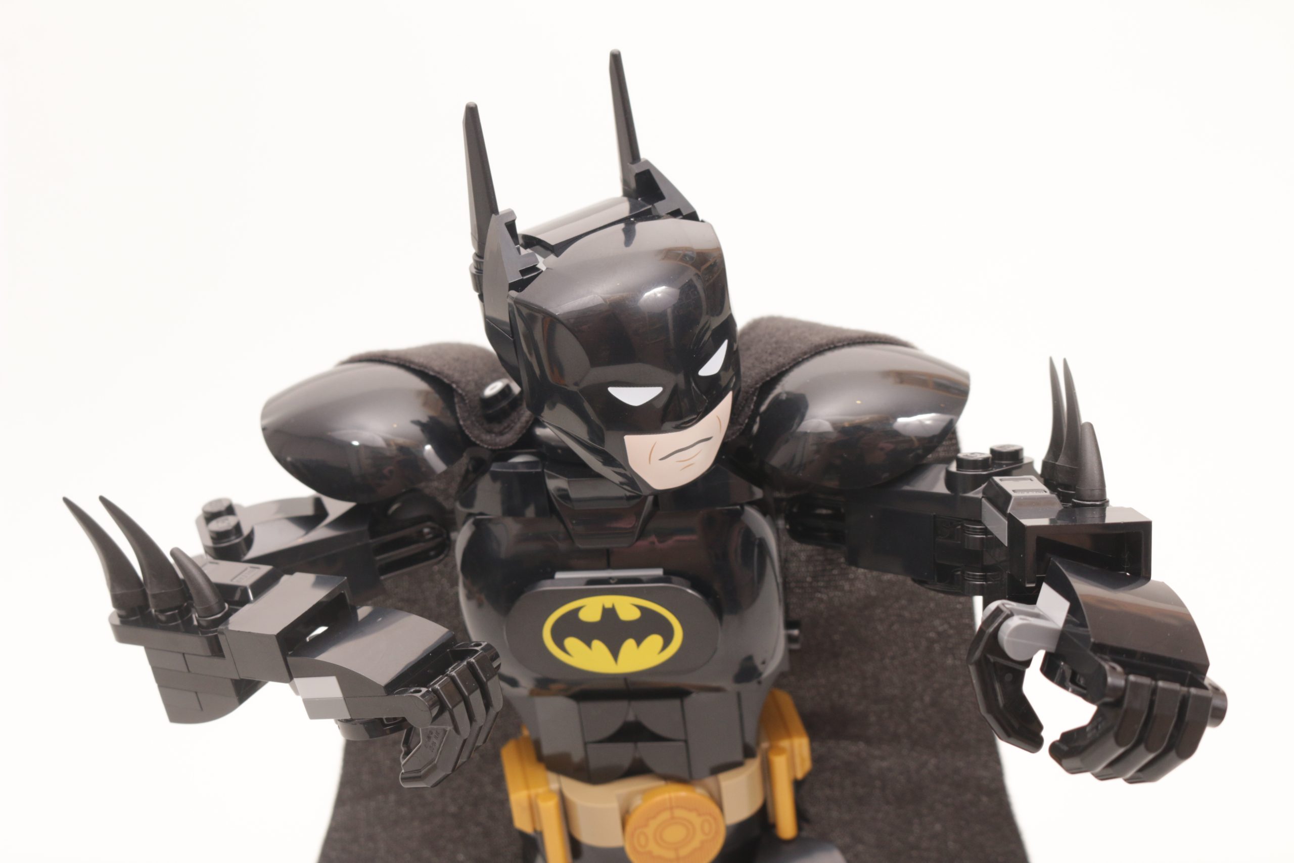 LEGO Batman 76259 Batman Construction Figure review 12 scaled