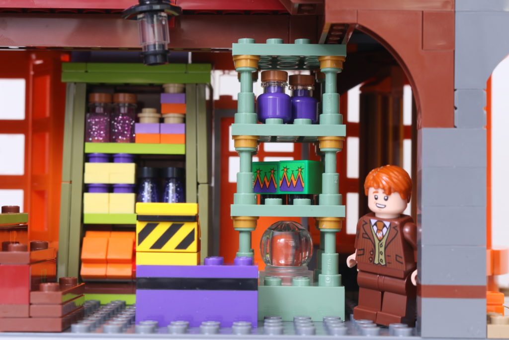 LEGO Harry Potter 75978 Diagon Alley review 29