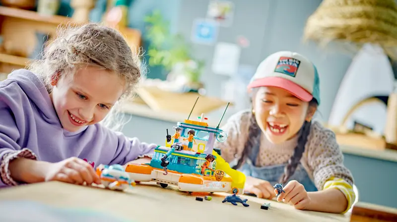 LEGO Friends 41734 Sea Rescue Boat Lifestyle 1