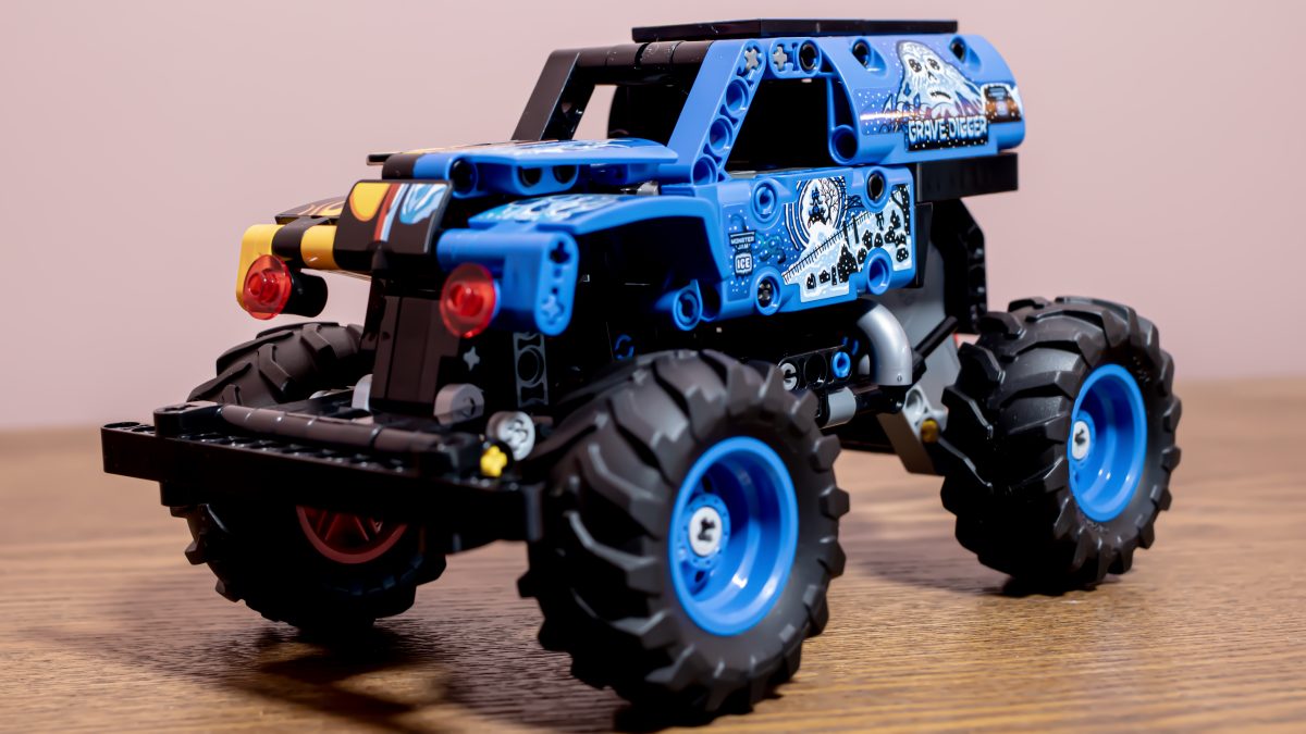 LEGO Technic 42219 Monster Jam Grave Digger 8 1200x675