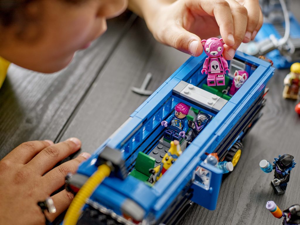 LEGO Fortnite 77073 Battle Bus lifestyle 2 1024x768