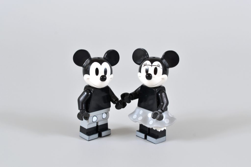 LEGO Disney 43230 Walt Disney Tribute Camera 25 1024x683