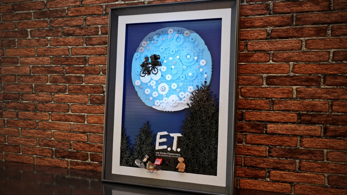 E.T. phones home via LEGO Ideas as Spielberg-inspired build reaches 2023 review