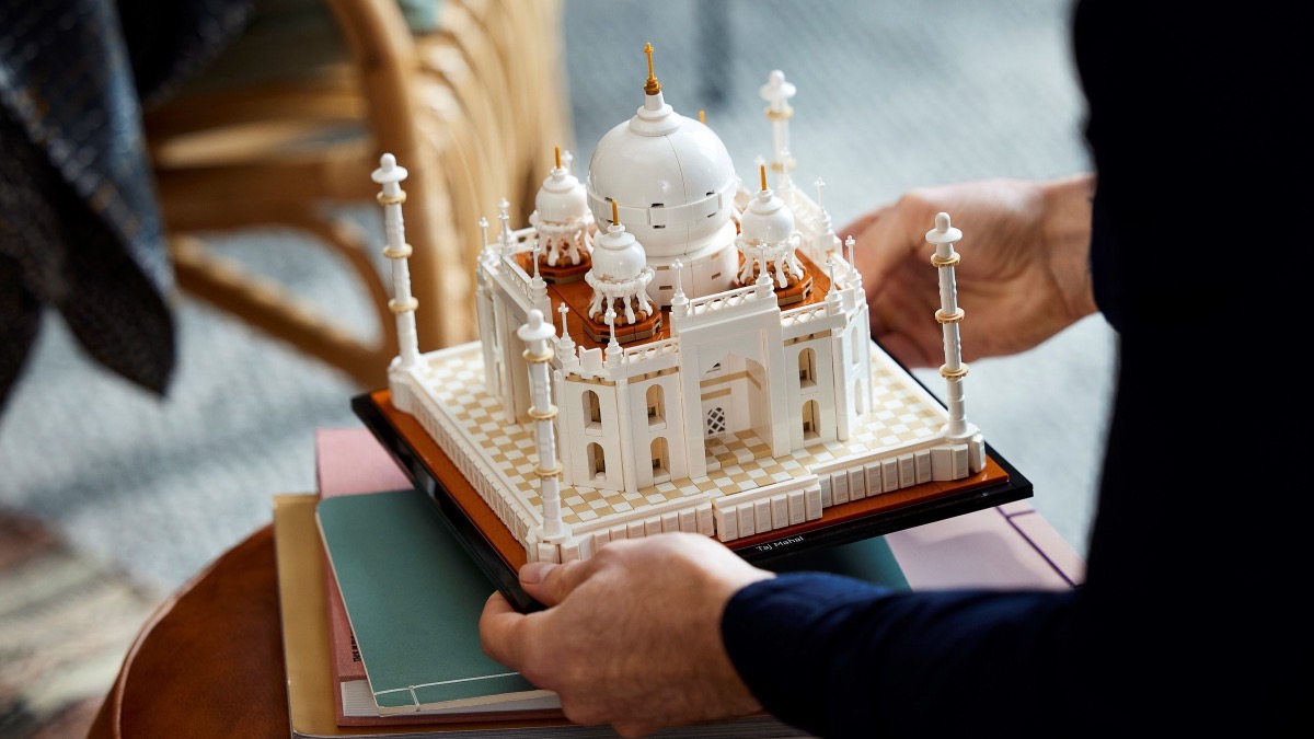 LEGO Architecture 40585 World of Wonders is a mix of old and new