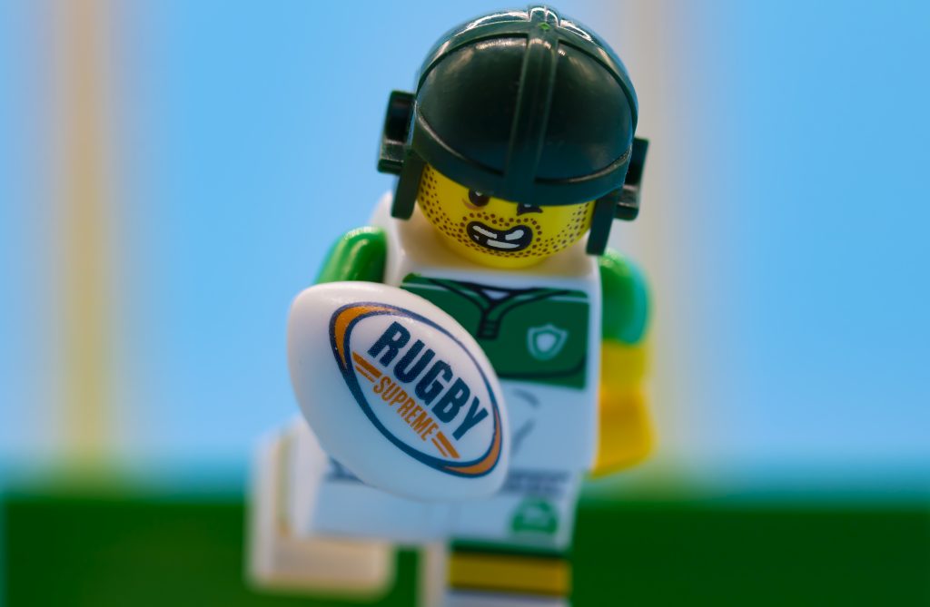 LEGO Collectible Minifigures Series 19 vignettes: Rugby Player