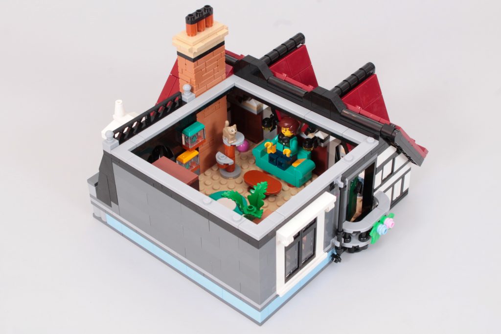 LEGO Icons 10350 Tudor Corner review 42 1024x683