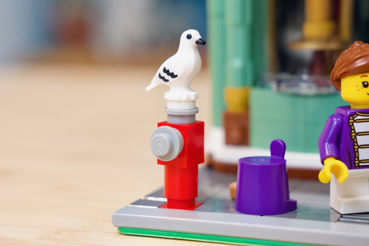 LEGO Icons 11371 Shopping Street review 6 1200x800