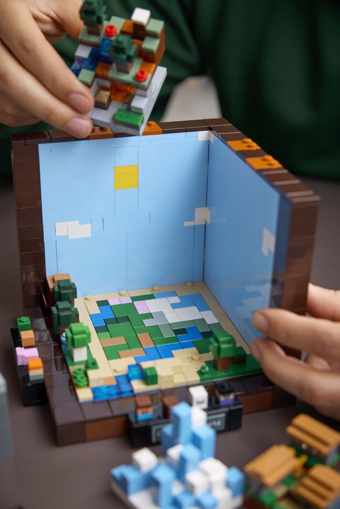 LEGO Minecraft 21265 The Crafting Table 5 683x1024