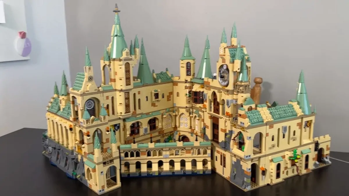 A closer look at the combined LEGO Harry Potter Hogwarts Castle
