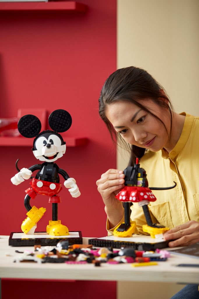 LEGO Disney 43179 Mickey Mouse and Minnie Mouse Buildable Characters 29