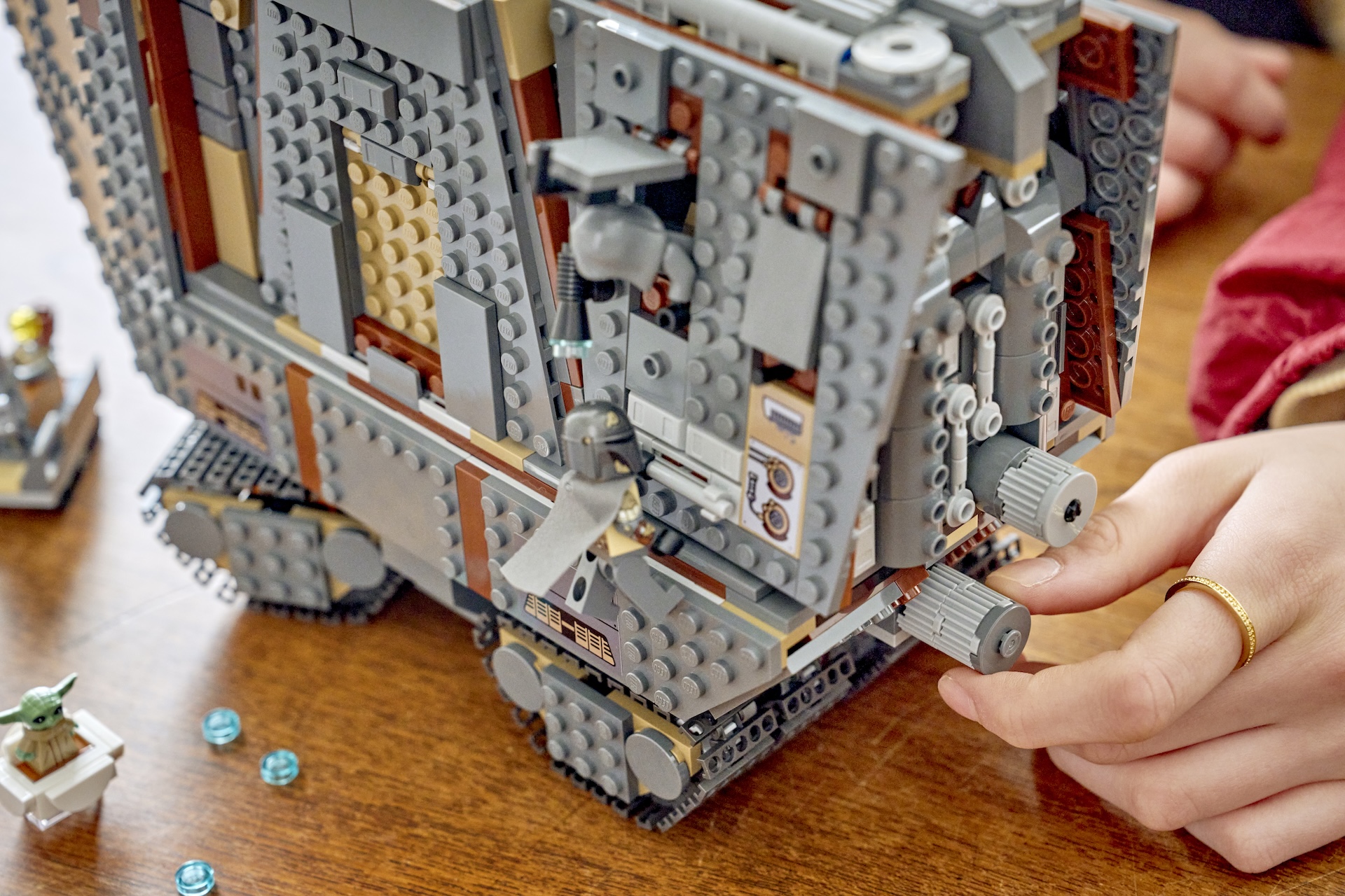 LEGO Star Wars 75453 Offworld Sandcrawler and Mudhorn-12